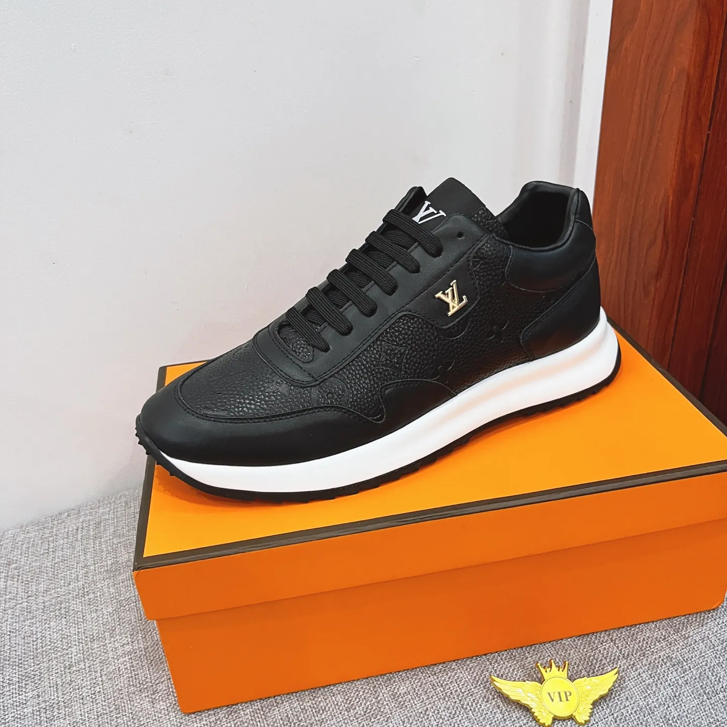 Men's shoes 💰 460💰【LV】🔥Louis Vuitton, high-end men's shoes brand official website 1:1 latest masterpiece: uppers are made of Italian imported first-layer cowhide with comfortable and breathable lining➕original non-slip and wear-resistant outsole🔥, making walking more convenient and comfortable! An exclusive new model, a stunning work, a beautiful 1:1 replica [color] compared to the official quality! Create a fashionable personality to set off your uniqueness! A must-have for trendy men! Classic🔥Size: 38-44 Color: 🔥Multiple colors available🔥.